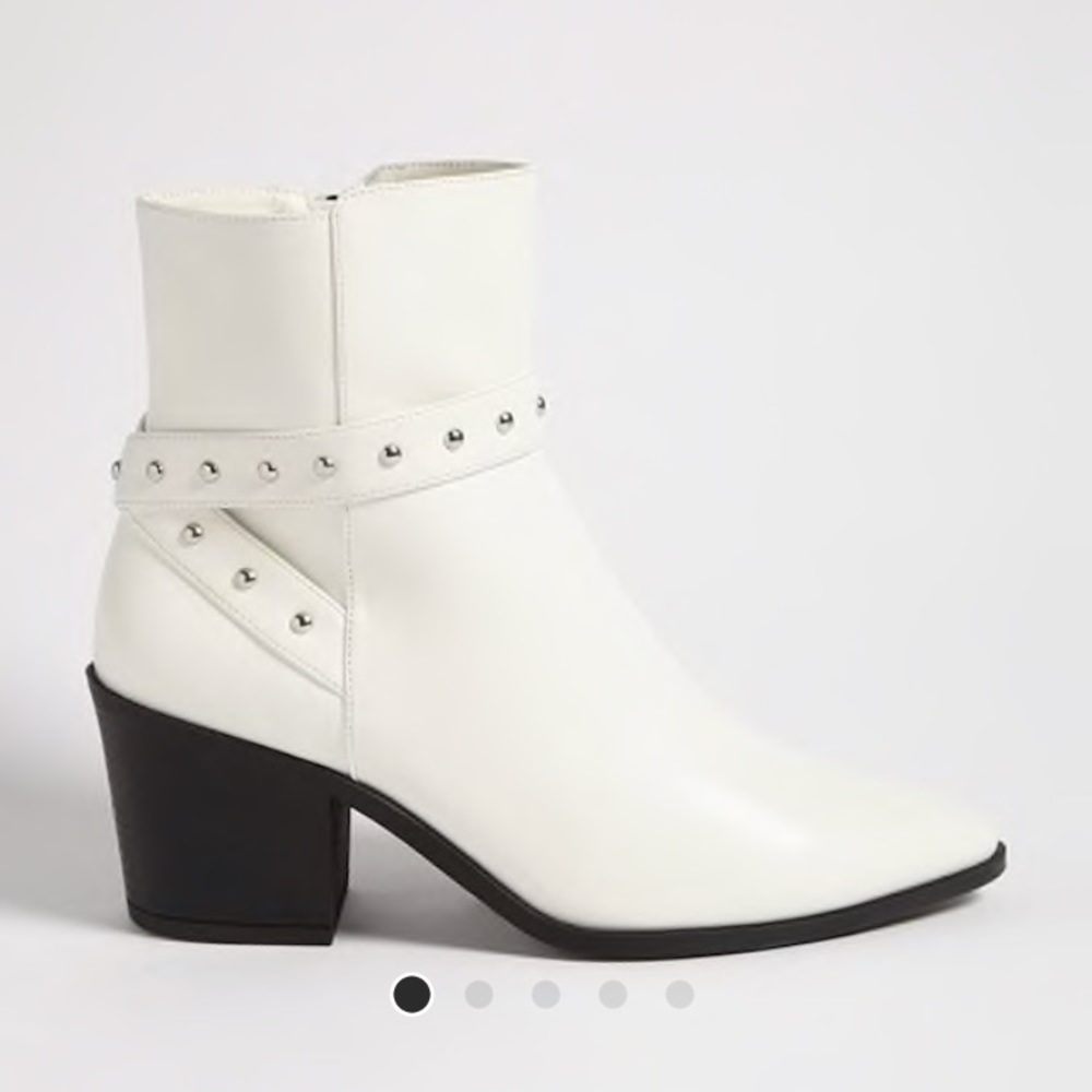NWOT ankle boot pointed toe